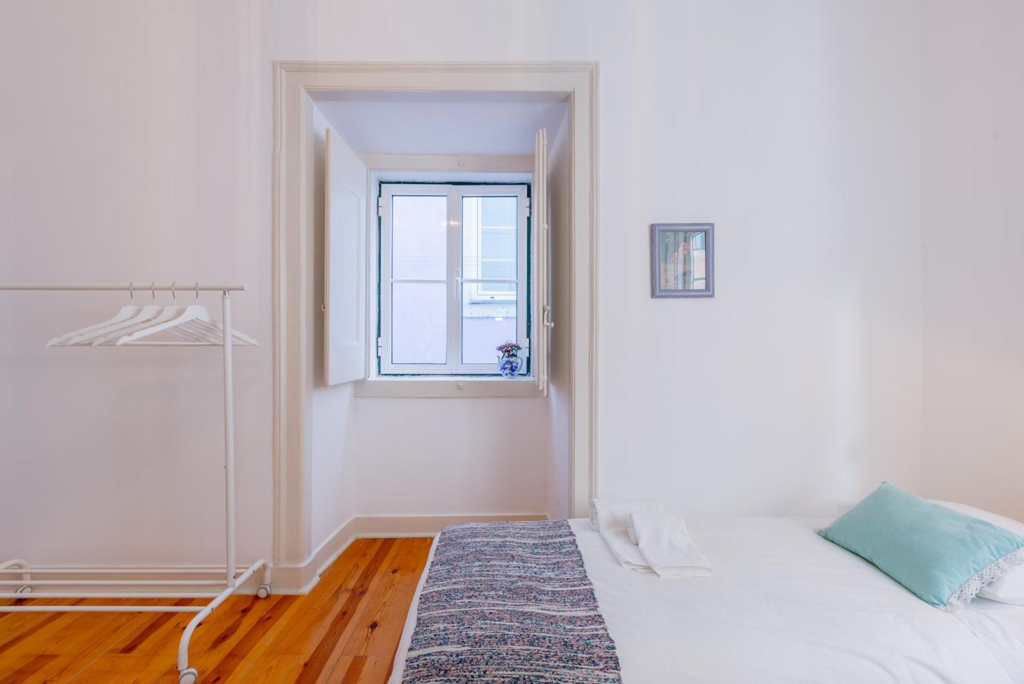 Apartamento Spacious, Bright And Sunny Apartment, By Timecooler